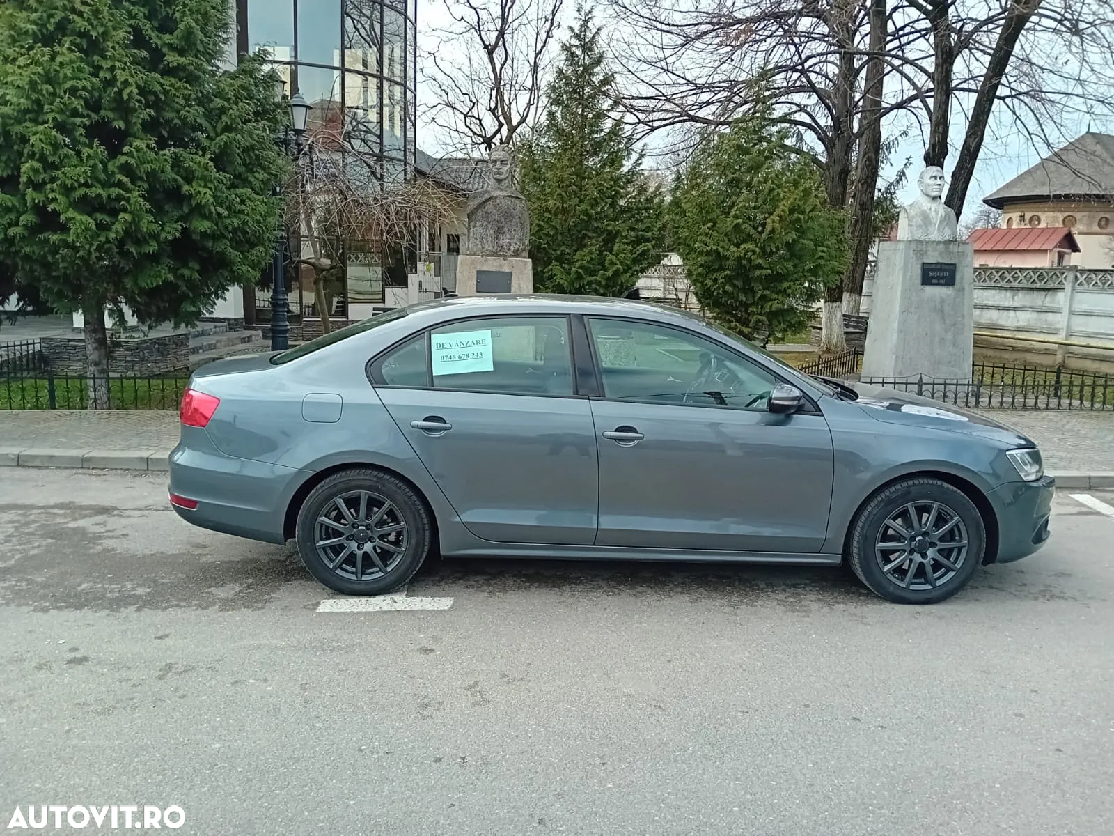 Volkswagen Jetta - 4