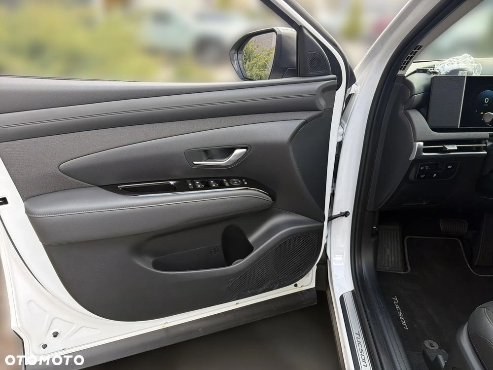 Hyundai Tucson 1.6 T-GDi HEV Executive 2WD - 23