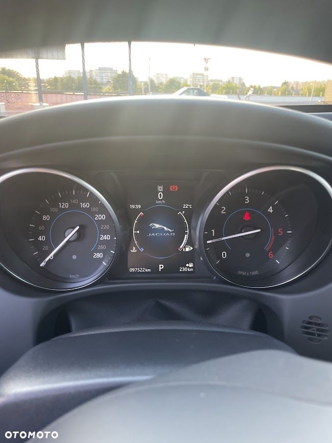 Jaguar XE 2.0 D Prestige - 13