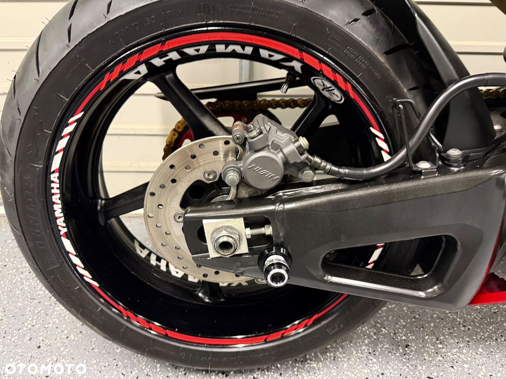 Yamaha R1 - 6