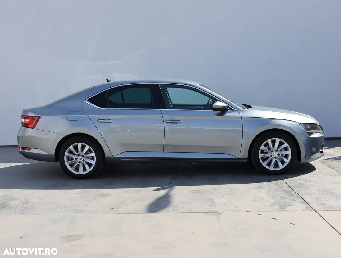 Skoda Superb 2.0 TDI DSG Ambition - 6