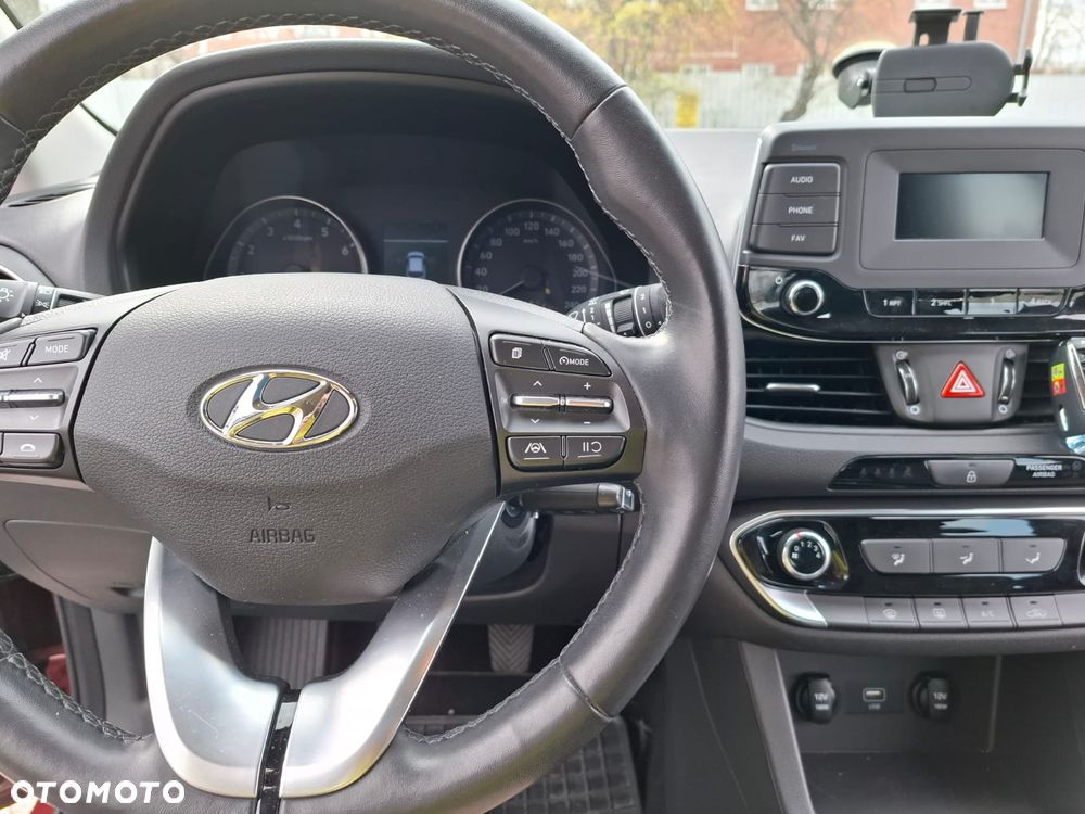 Hyundai i30 1.5 DPI Classic + - 15