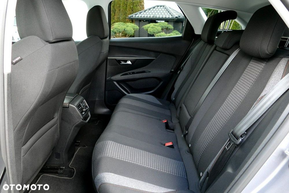 Peugeot 3008 1.2 PureTech Active Pack S&S EAT8 - 34