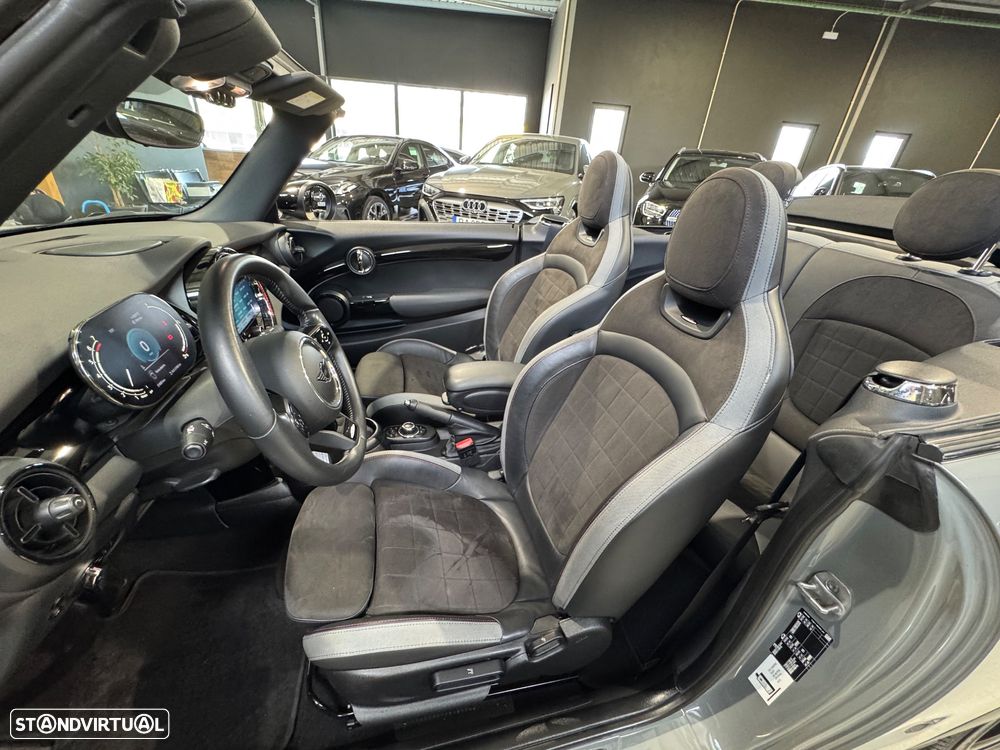 MINI Cabrio Cooper Premium Plus JCW Auto - 38