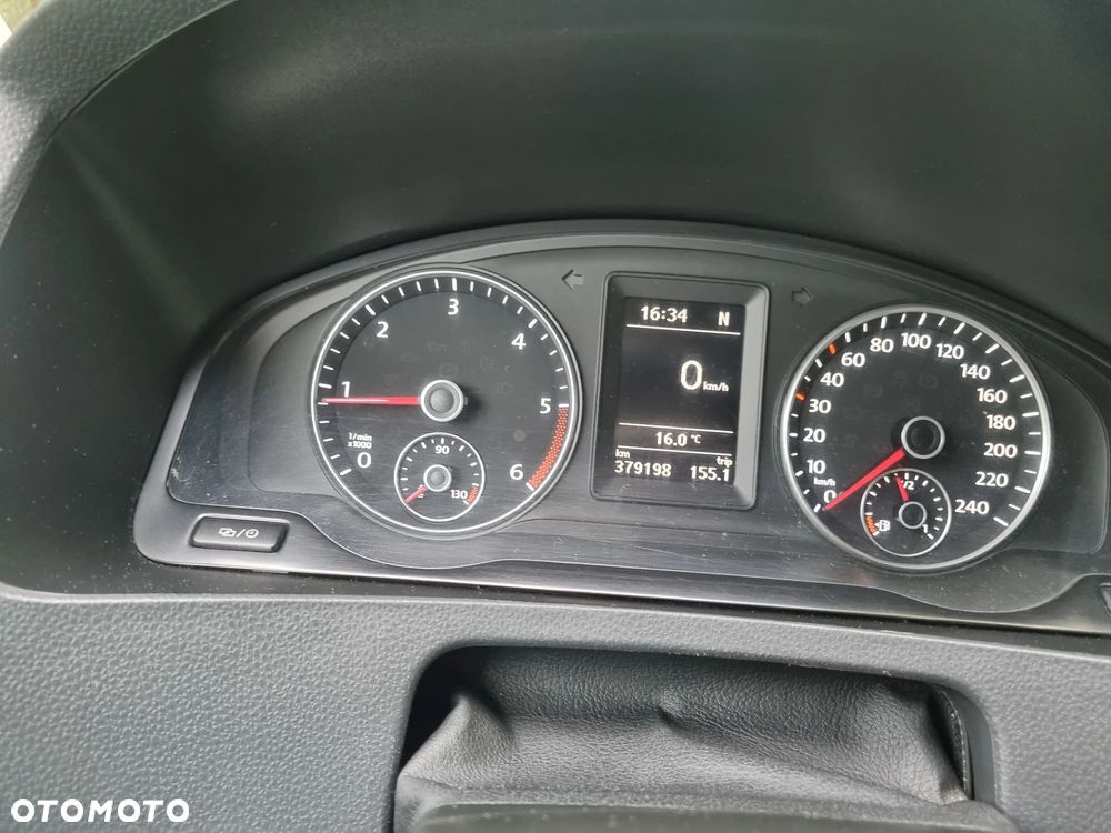 Volkswagen Caravelle - 11