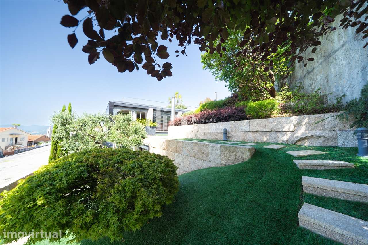 Luxuosa Moradia T3 com piscina, ginásio e jardins - Grande imagem: 5/30