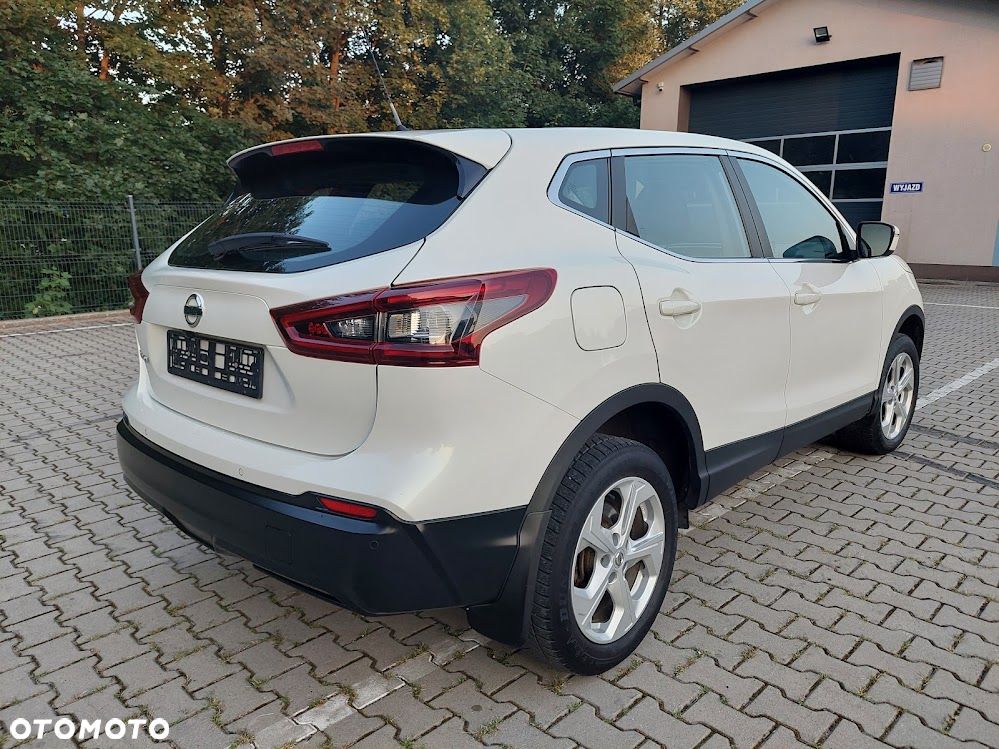 Nissan Qashqai 1.3 DIG-T N-WAY - 3