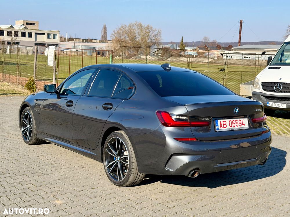 BMW Seria 3 330e Aut. M Sport - 11