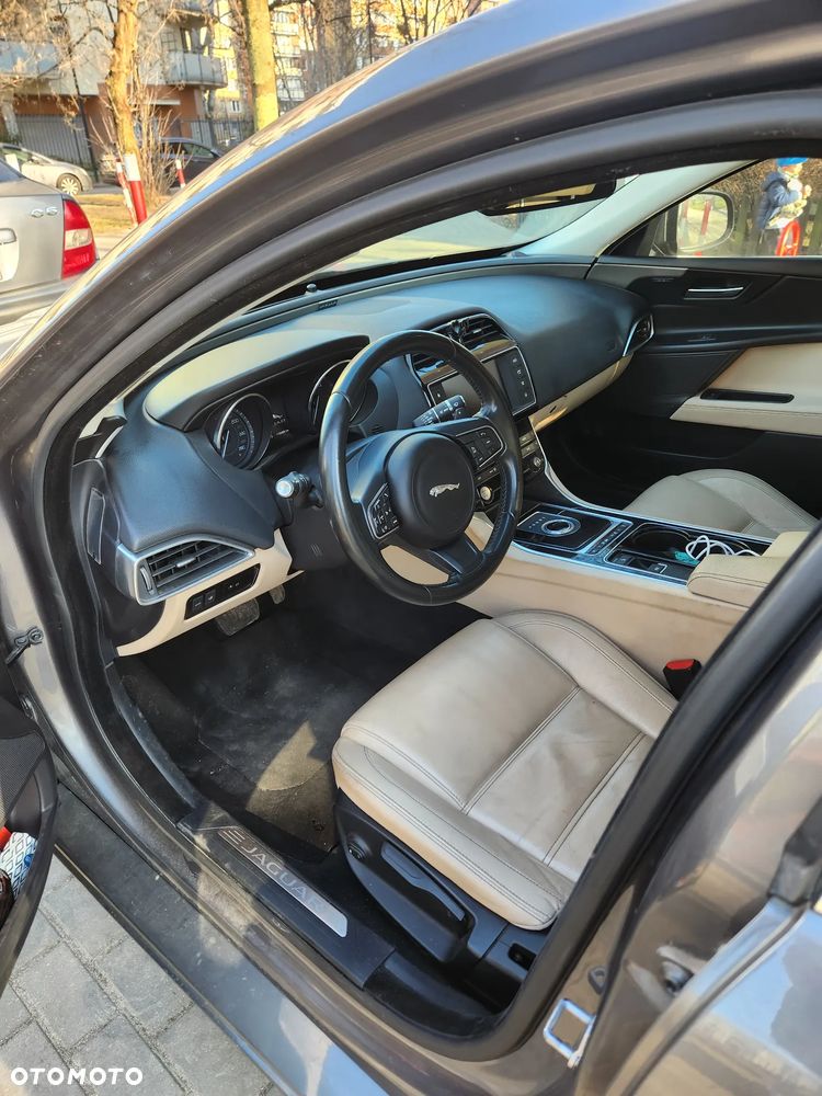 Jaguar XE E-Performance Prestige - 8