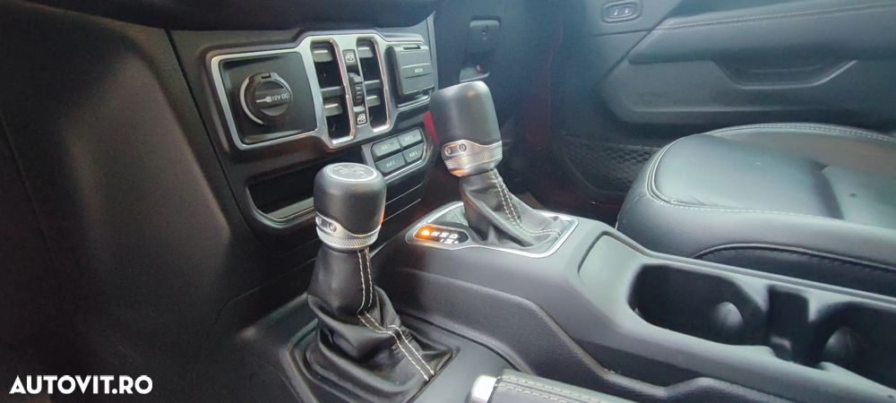 Jeep Wrangler ver-2-0-4xe-at8-phev-sahara - 27