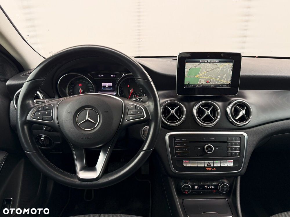 Mercedes-Benz GLA 200 7G-DCT Style - 22