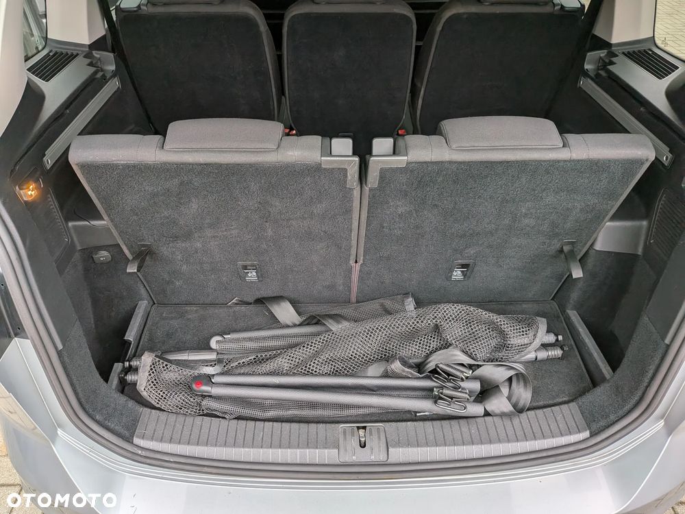 Volkswagen Touran - 24