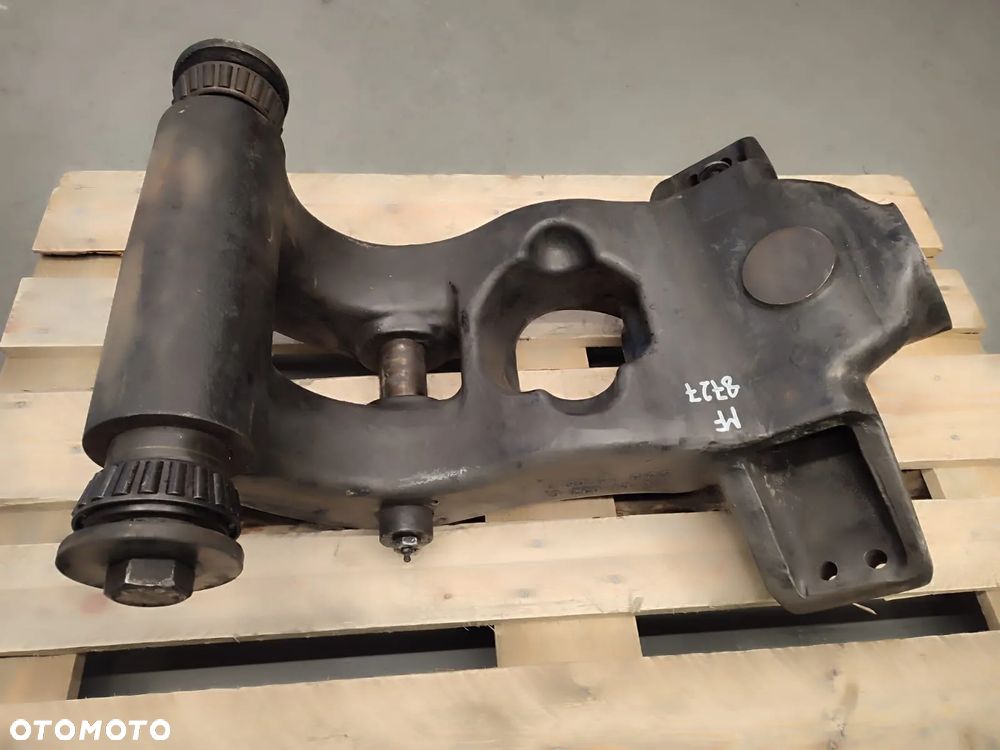Wahacz osi napędowej 7700103261 MASSEY FERGUSON 8727 - 8