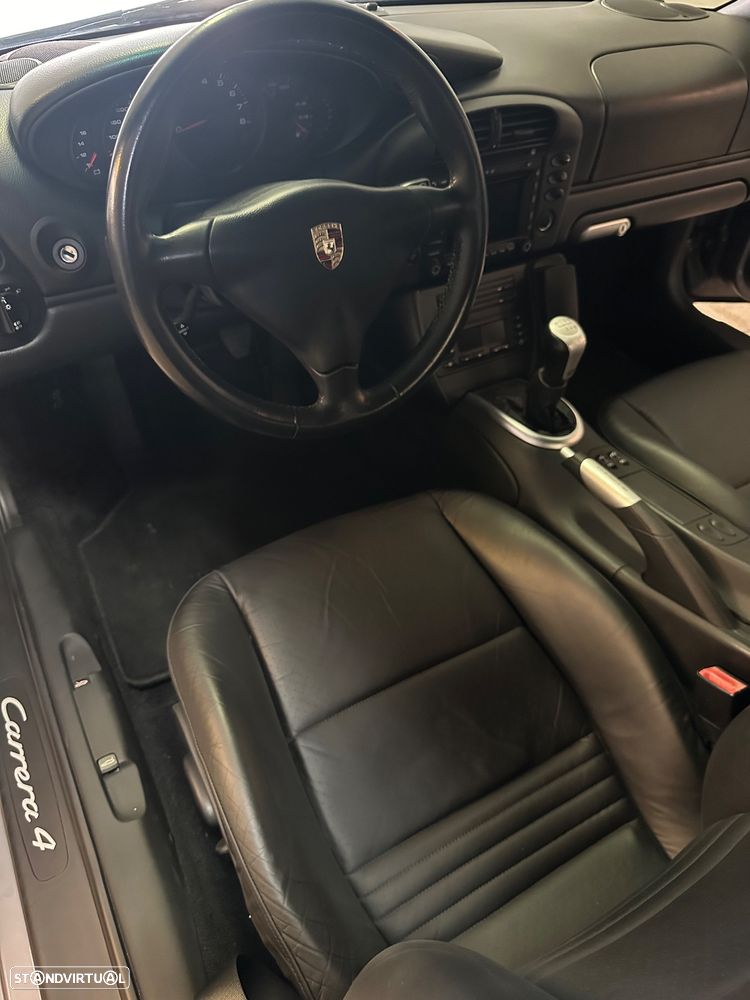 Porsche 911 (996) Carrera 4 - 30