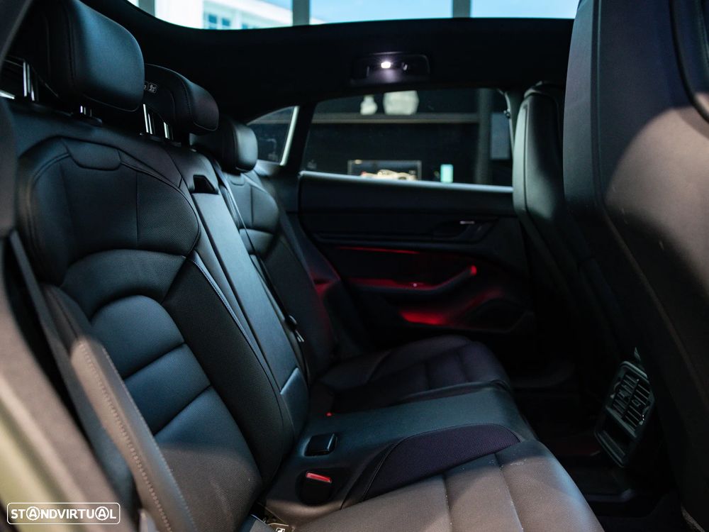 Porsche Taycan Sport Turismo - 38
