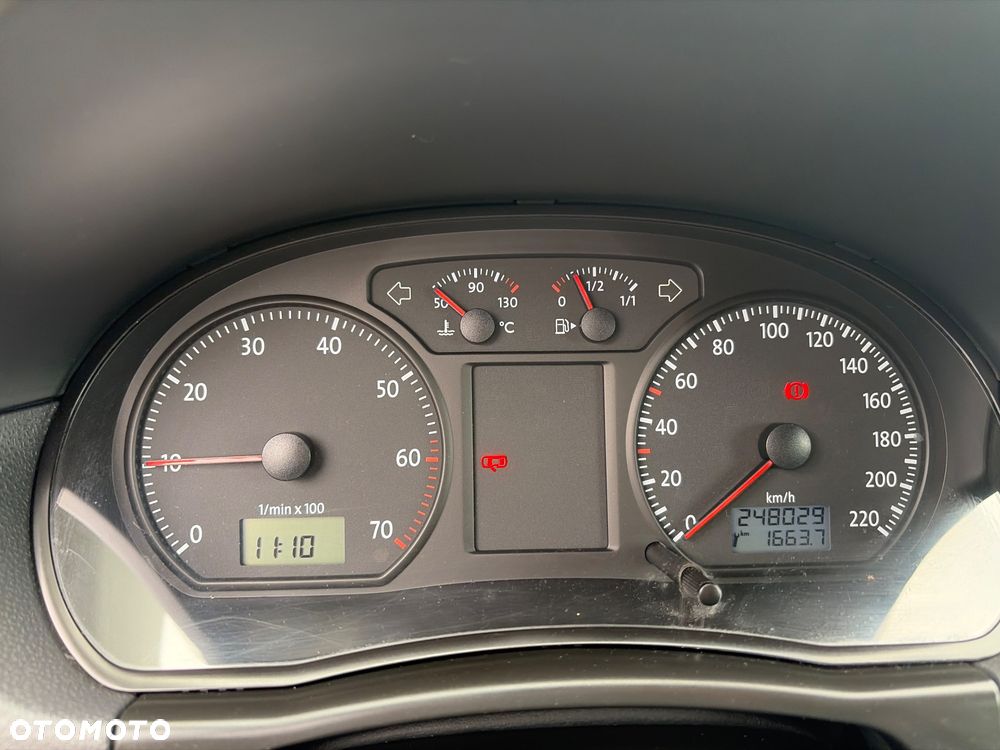 Volkswagen Polo 1.4 16V Comfortline - 26