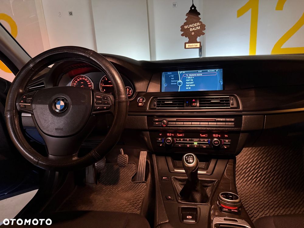 BMW Seria 5 520d - 32