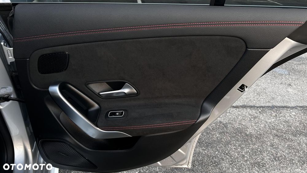 Mercedes-Benz CLA - 24