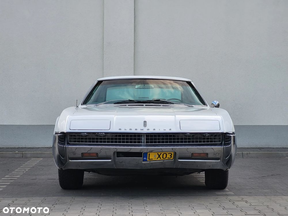 Oldsmobile Toronado - 8