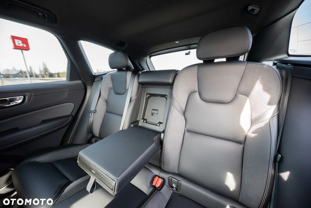 Volvo XC 60 B5 B AWD Plus Dark - 15