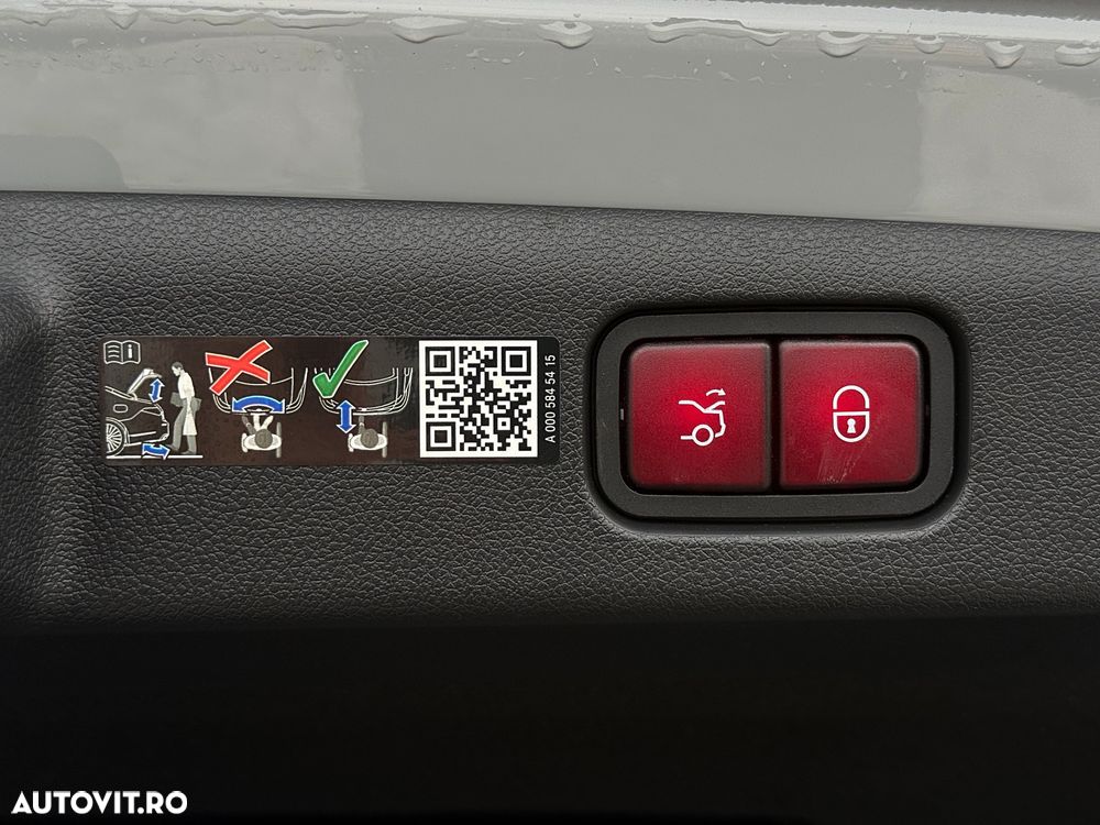 Mercedes-Benz E 220 d 4Matic 9G-TRONIC AMG Line NIGHT Edition - 41