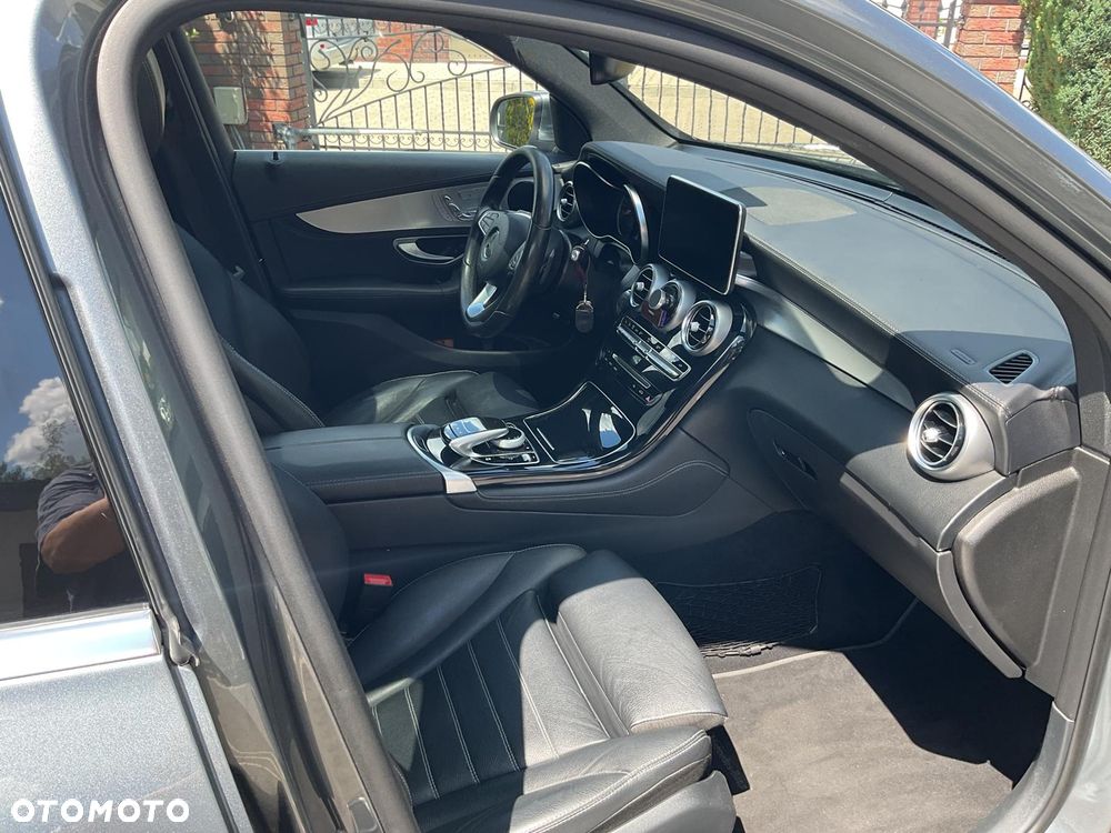 Mercedes-Benz GLC 250 4Matic 9G-TRONIC AMG Line - 27