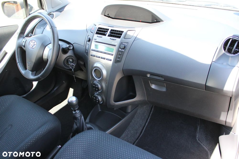 Toyota Yaris 1.33 VVT-i Executive - 24