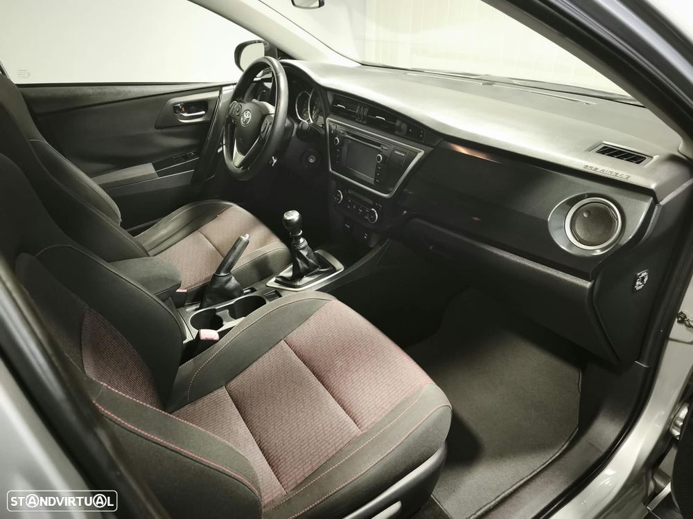 Toyota Auris Touring Sports 1.4 D-4D Active - 12