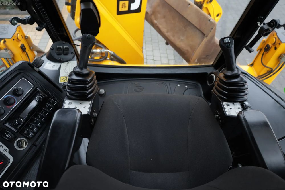 JCB 3CX - 32