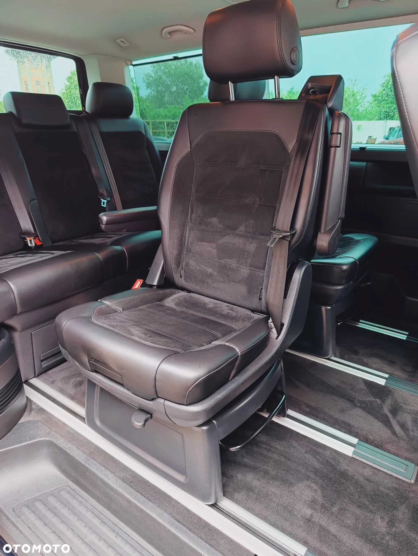 Volkswagen Multivan - 14