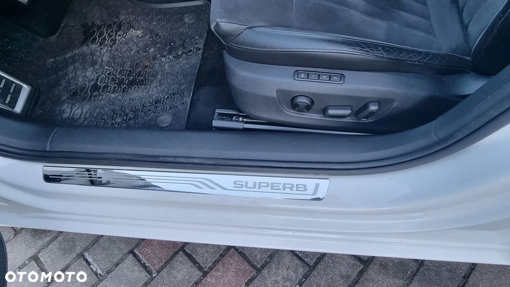 Skoda Superb 2.0 TDI 4x4 DSG Ambition - 14