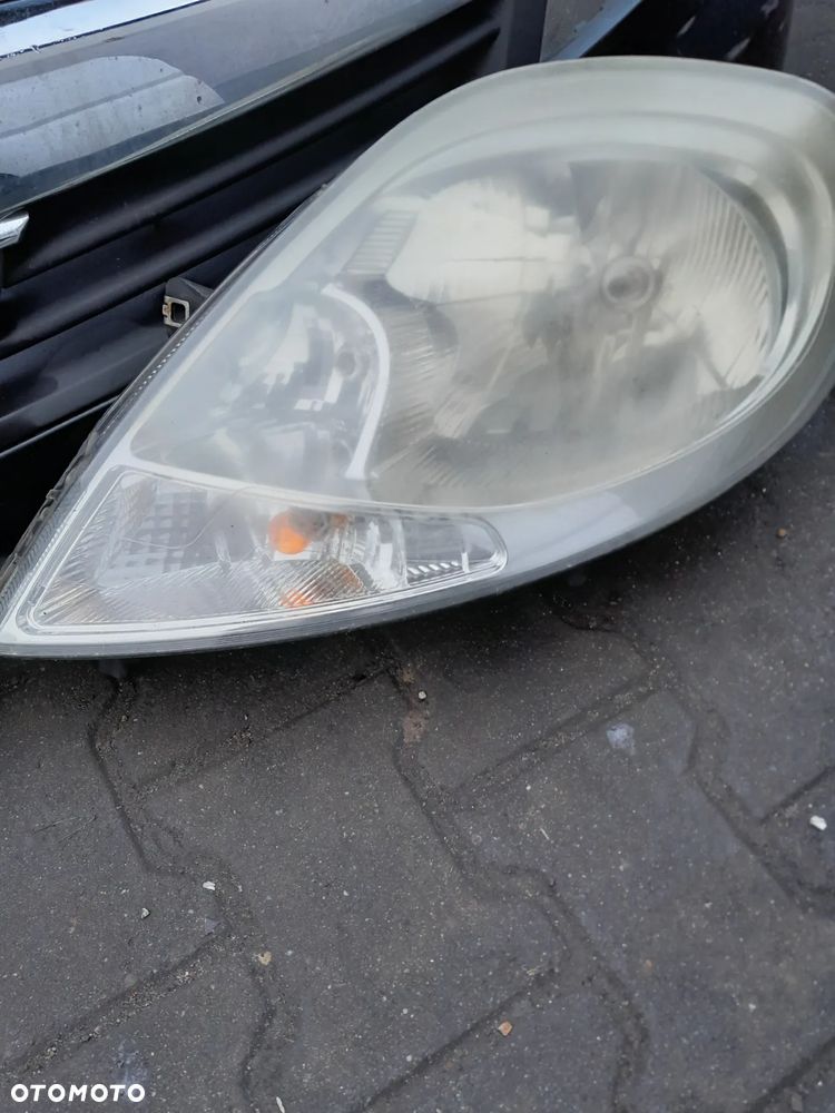 Lampy przód komplet Opel Vivaro 08r - 2