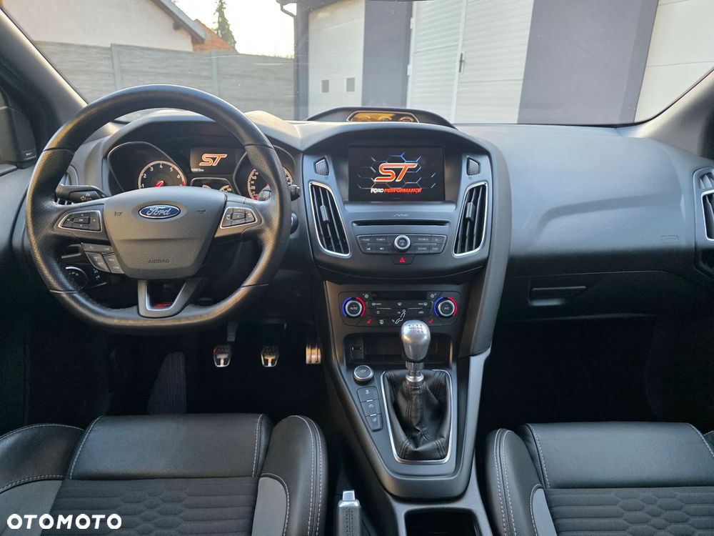 Ford Focus 2.0 EcoBoost ST-2 - 8