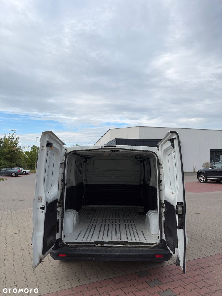 Nissan NV300 - 9