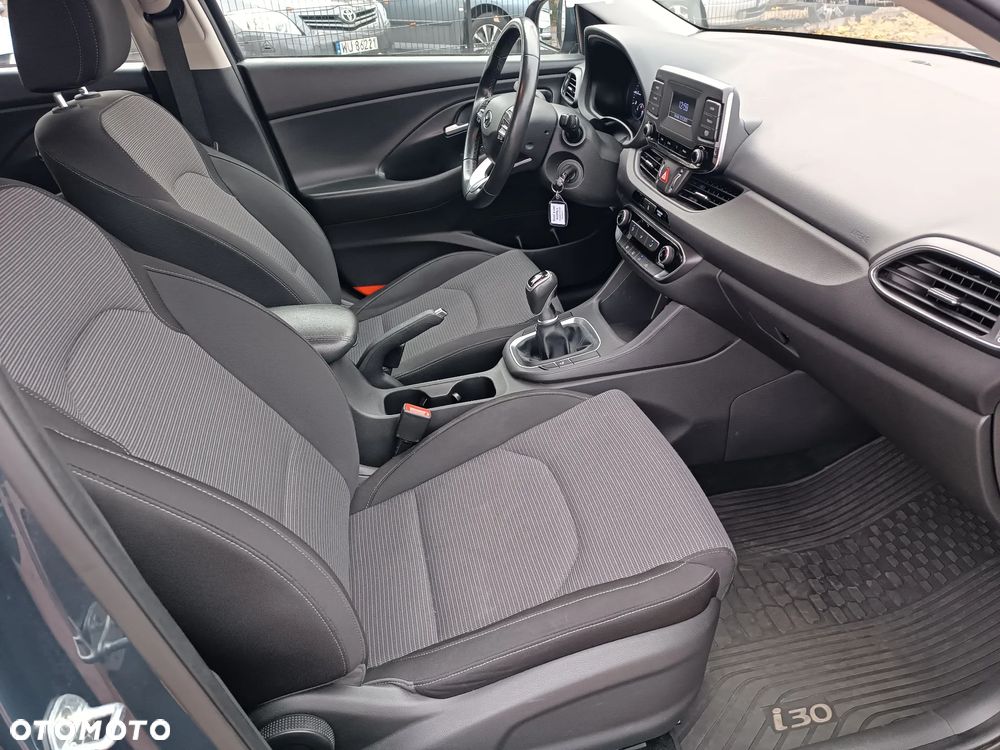 Hyundai i30 1.5 DPI Classic + - 21