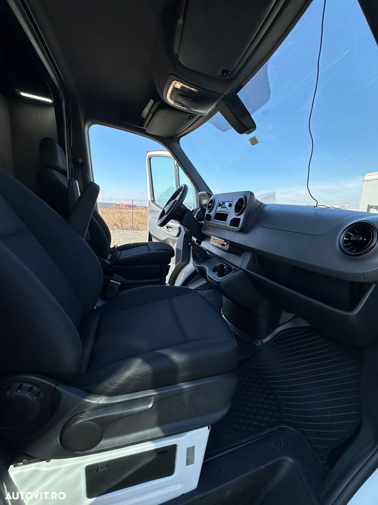 Mercedes-Benz Sprinter - 11
