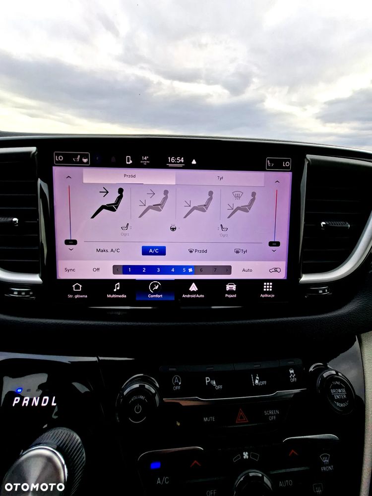 Chrysler Pacifica - 11