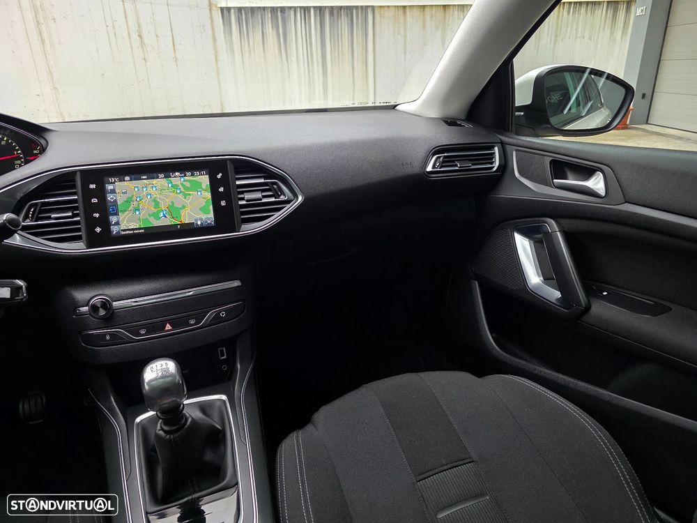 Peugeot 308 1.6 BlueHDi Allure J17 - 40