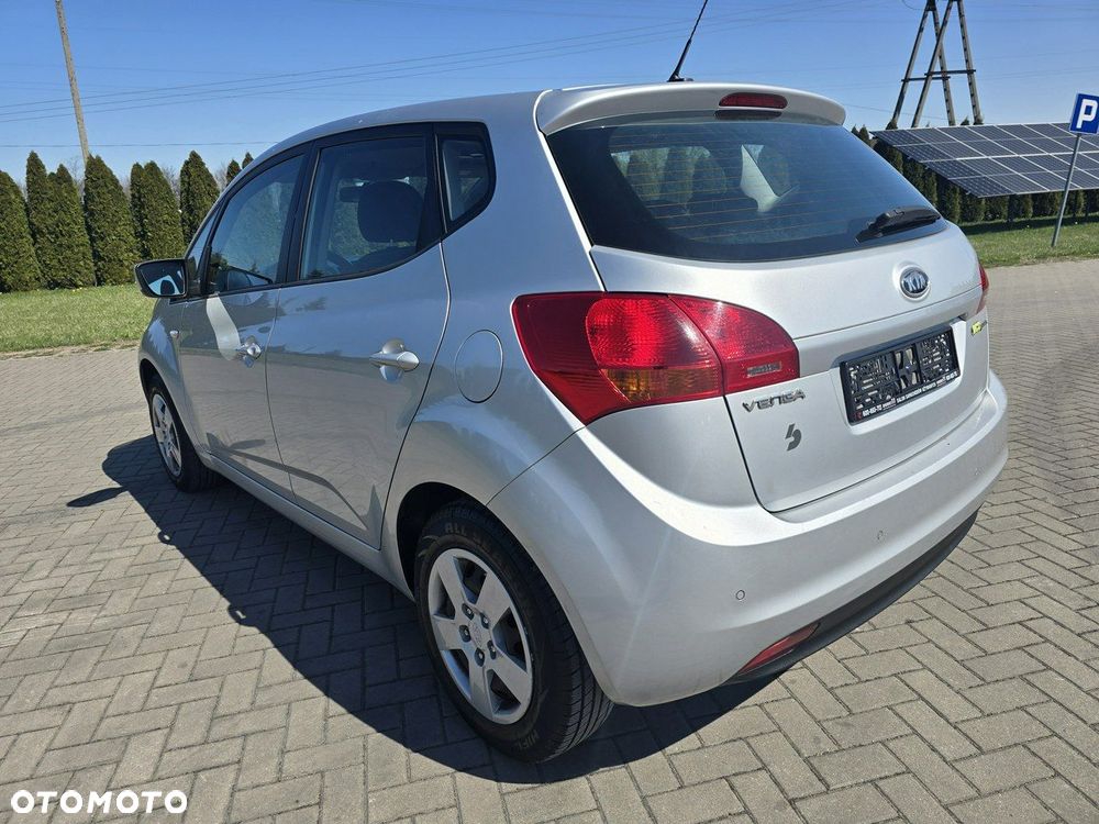Kia Venga - 10