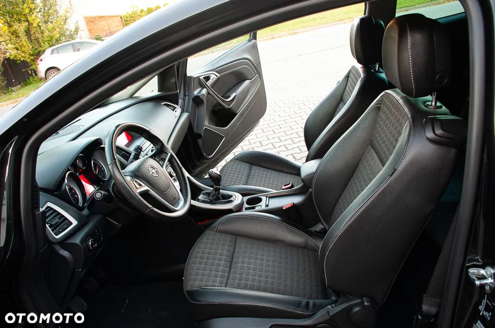 Opel Astra GTC 1.6 Turbo Innovation - 26