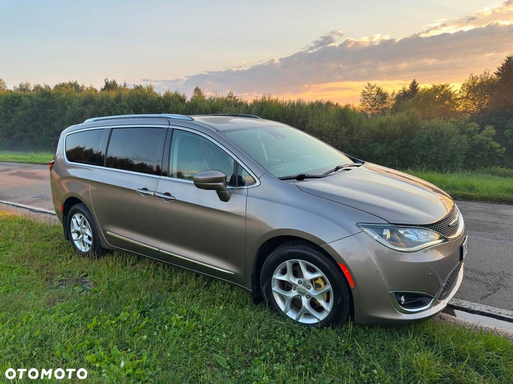 Chrysler Pacifica - 1