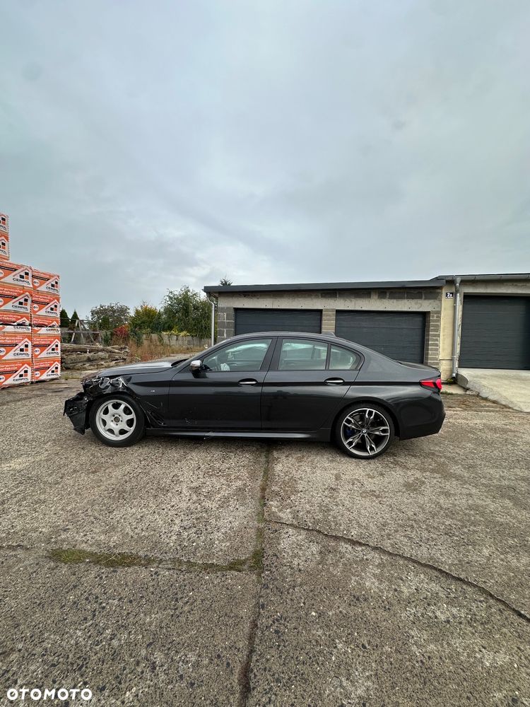 BMW Seria 5 M550i xDrive sport - 13