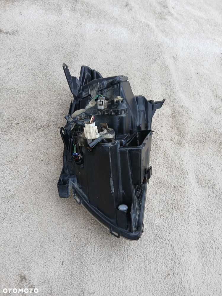 LAMPA PRZEDNIA PRAWA TOYOTA AVENSIS T-25 ROK 03/06  EUROPA - 5
