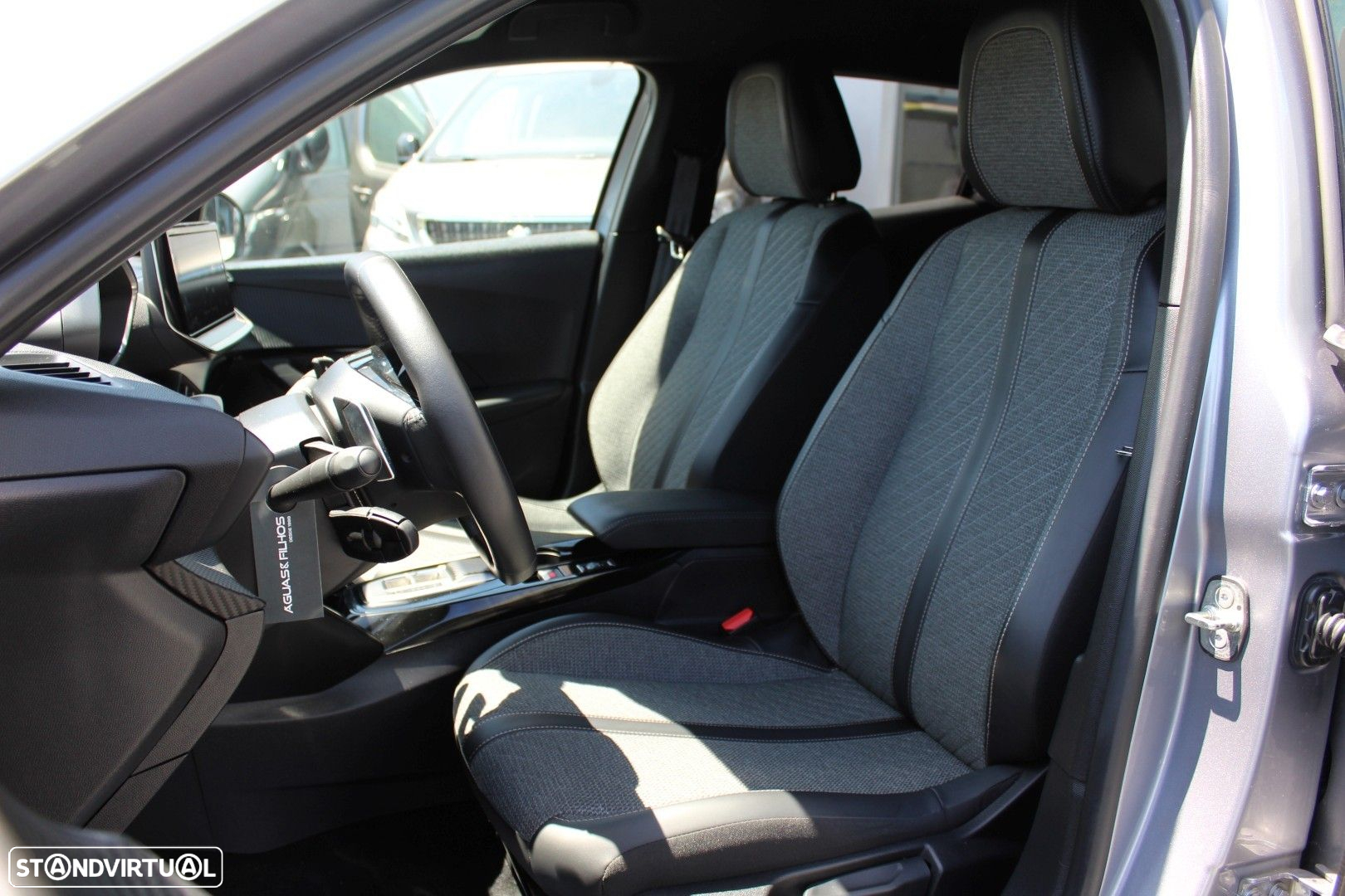 Peugeot 2008 1.2 PureTech Allure Pack EAT8 - 10