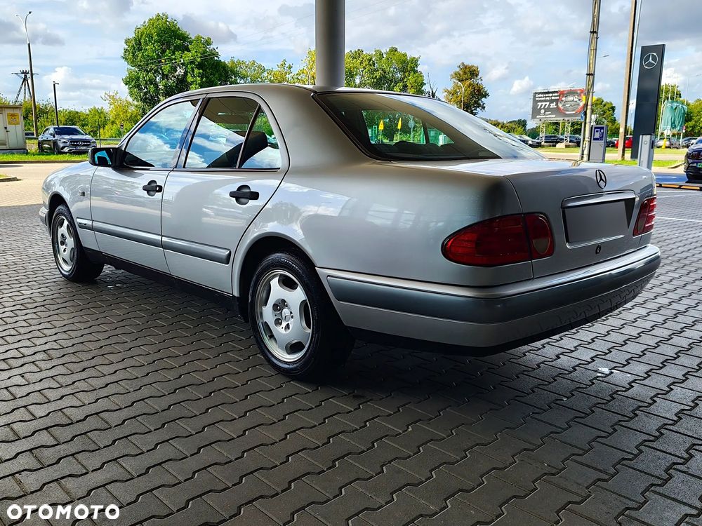 Mercedes-Benz Klasa E 200 T Classic - 7