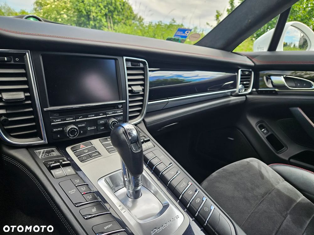 Porsche Panamera - 12