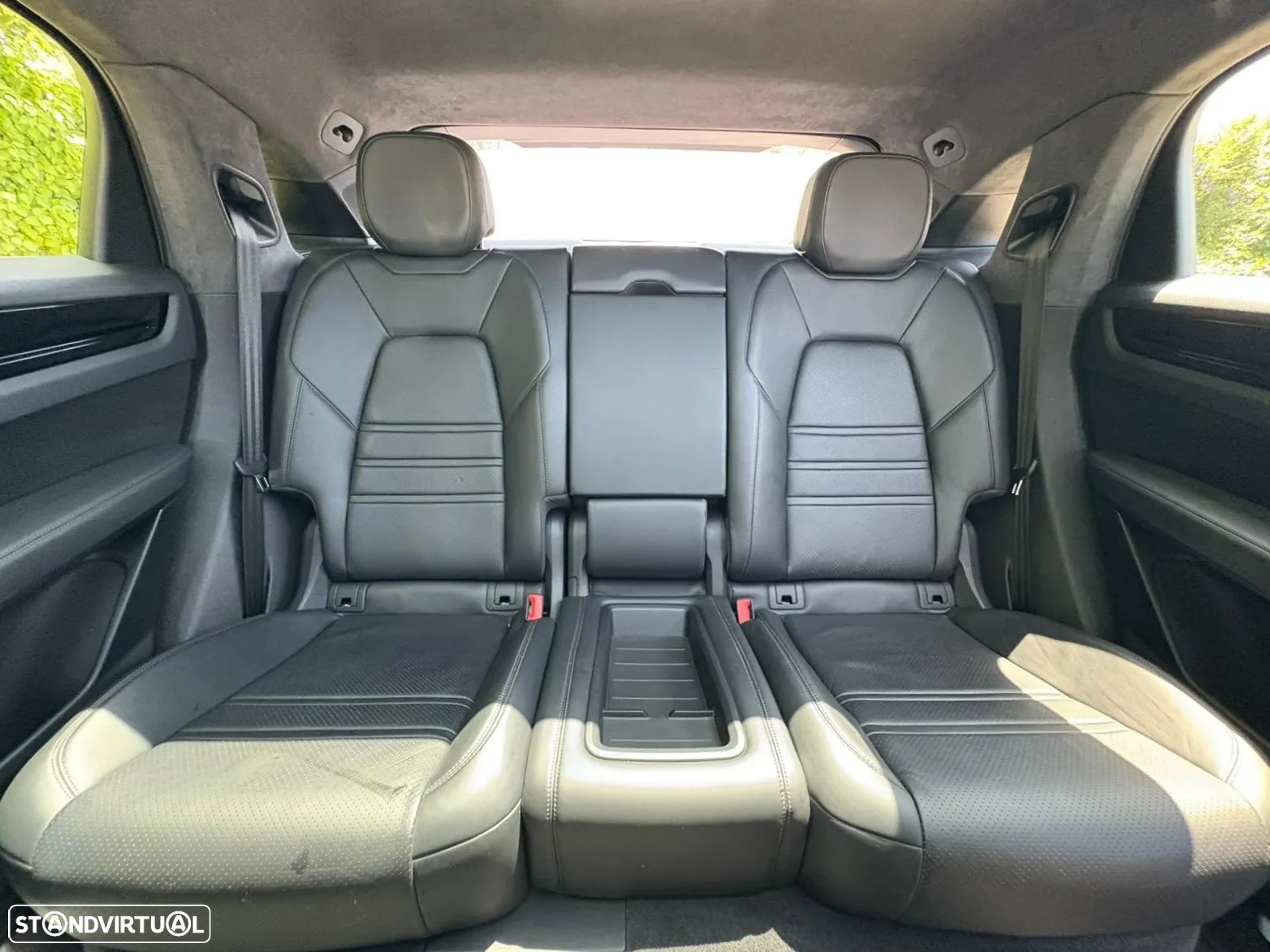 Porsche Cayenne Coupé Platinum Edition - 34