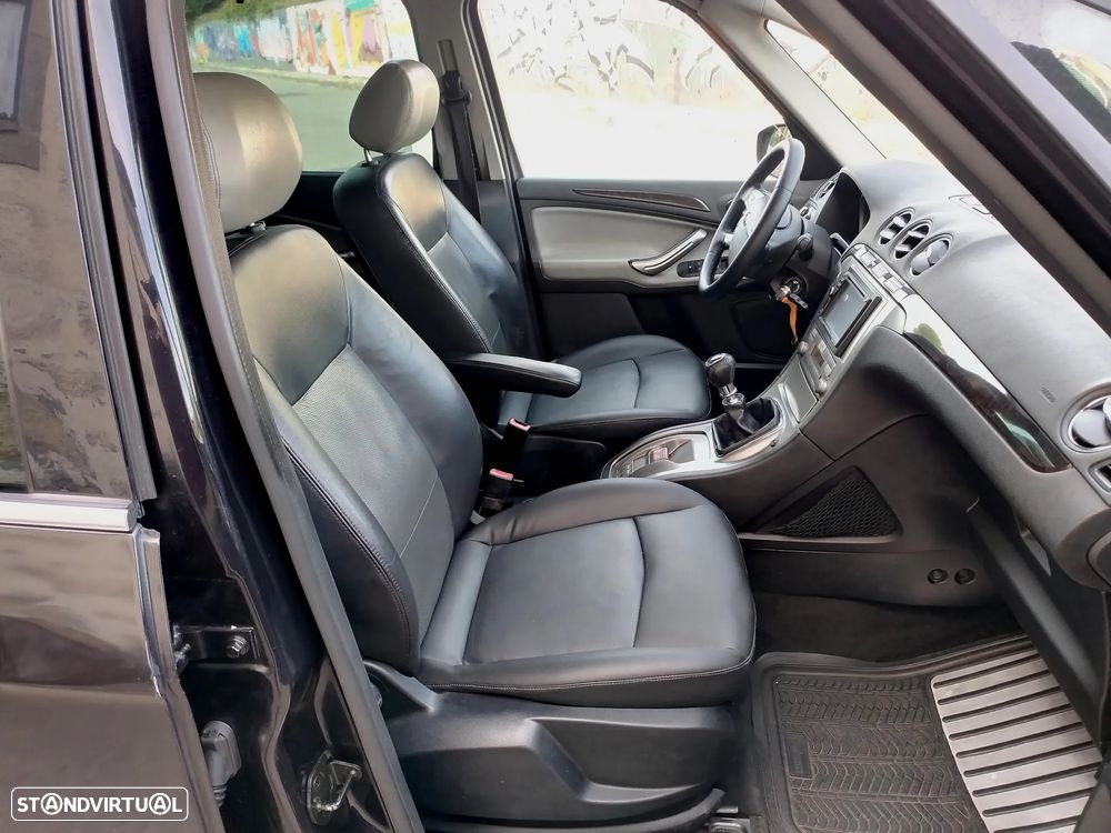 Ford Galaxy 2.0 TDCi Ghia - 29