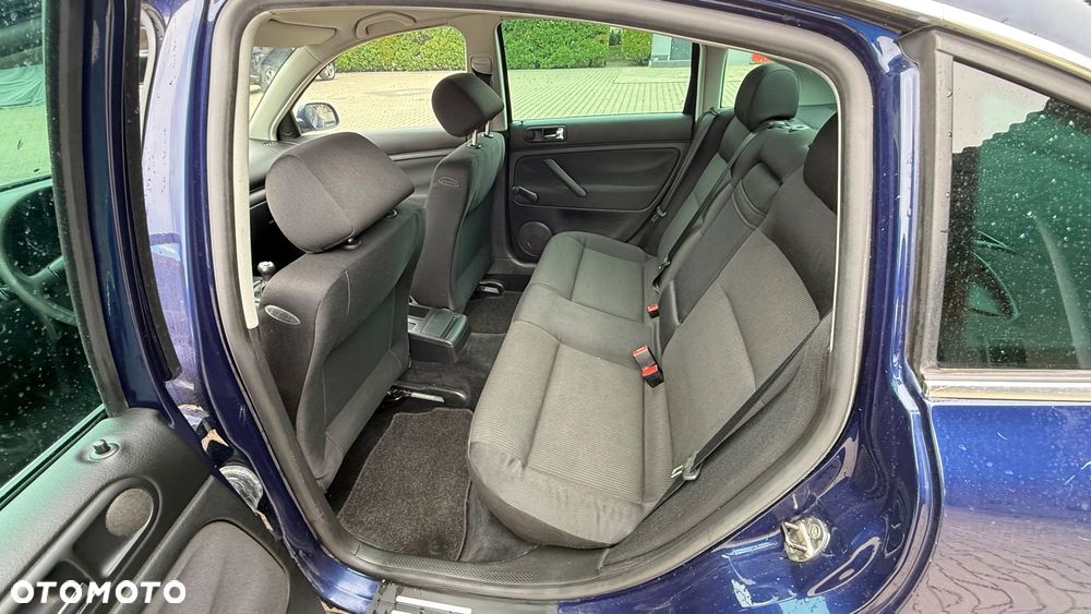 Volkswagen Passat 1.6 Comfortline Family - 11