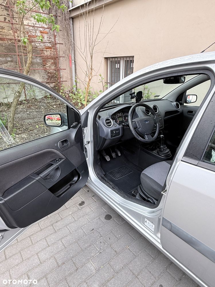 Ford Fiesta 1.3 Ambiente - 9